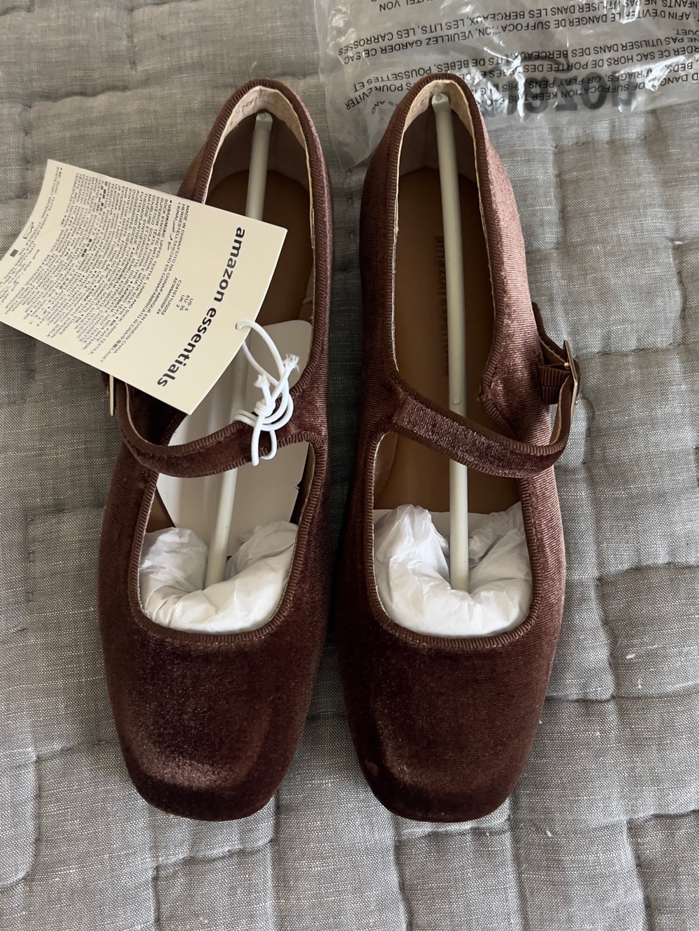 Amazon Essentials Kid’s Brown Velvet Mary Jane Flats - NWT
